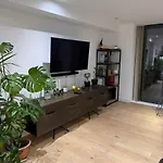3-Bed 2-Bath Designer Apt In Canada Water