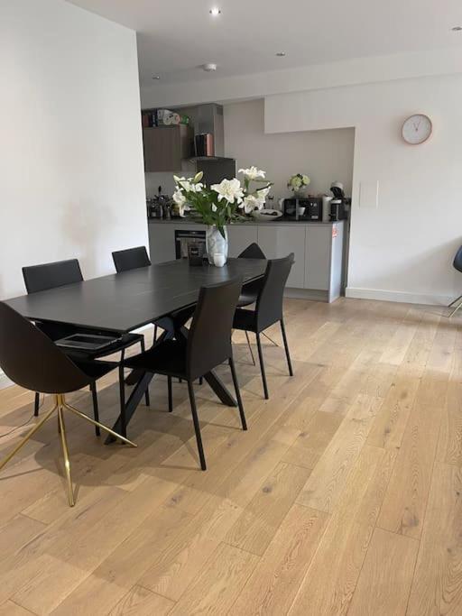 Apartamento 3-bed 2-bath Designer Apt In Canada Water Londres