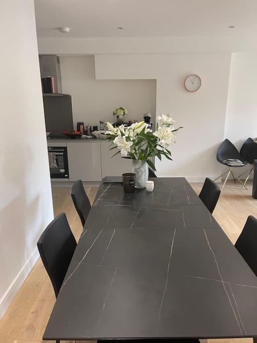 3-bed 2-bath Designer Apt In Canada Water * Londres