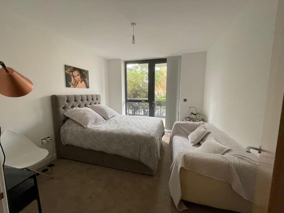 Apartamento 3-bed 2-bath Designer Apt In Canada Water Londres