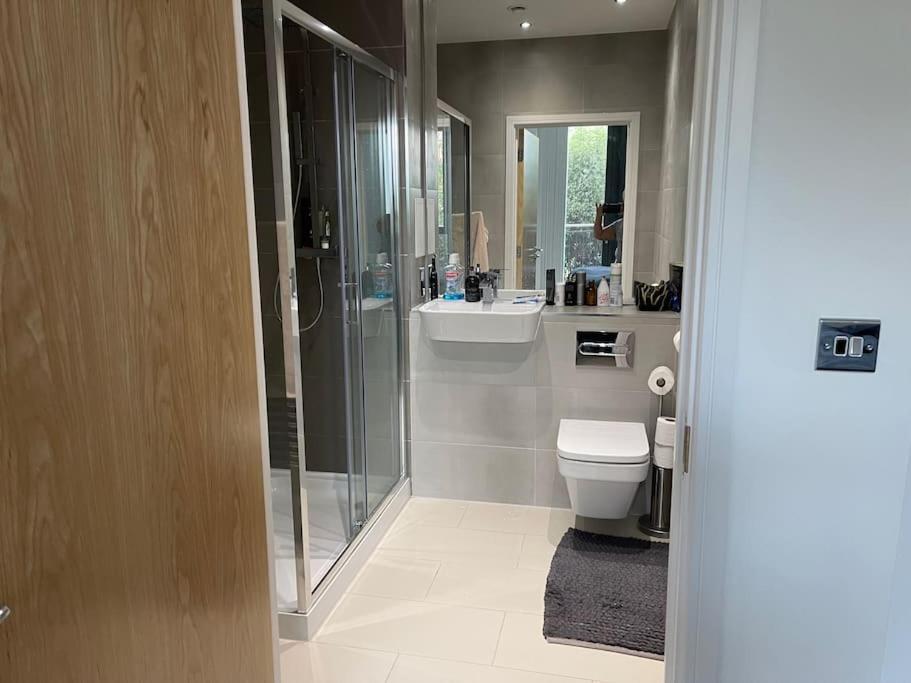 Apartamento 3-bed 2-bath Designer Apt In Canada Water