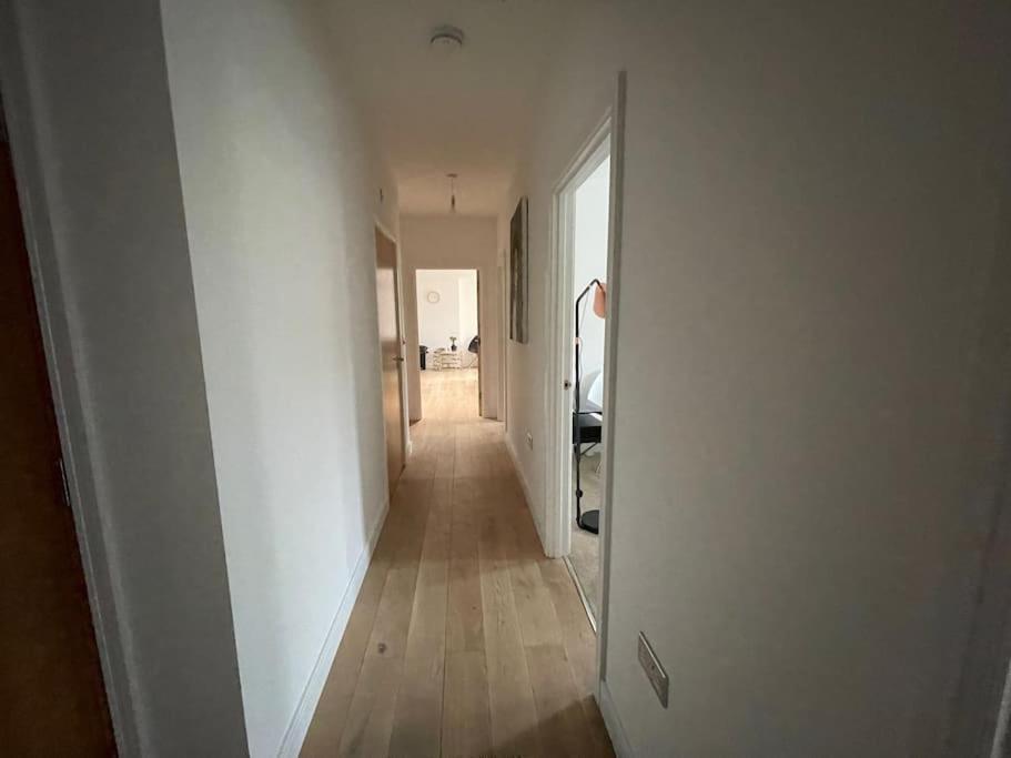 Apartamento 3-bed 2-bath Designer Apt In Canada Water