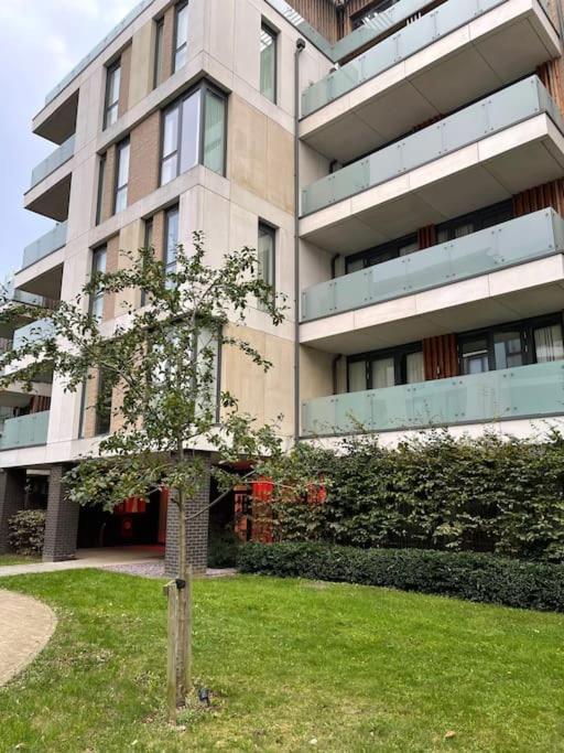 3-bed 2-bath Designer Apt In Canada Water Apartamento Londres
