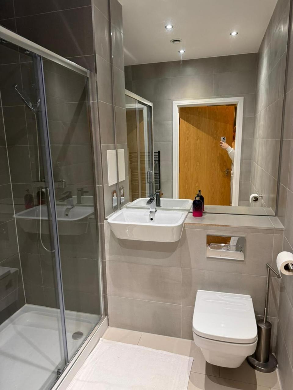 3-bed 2-bath Designer Apt In Canada Water Apartamento *