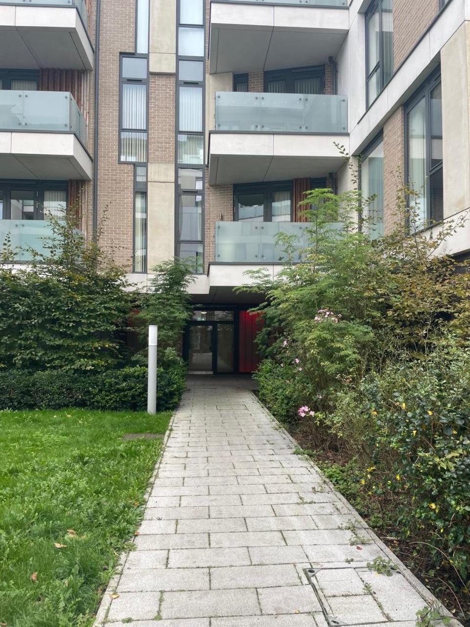 3-bed 2-bath Designer Apt In Canada Water Londres