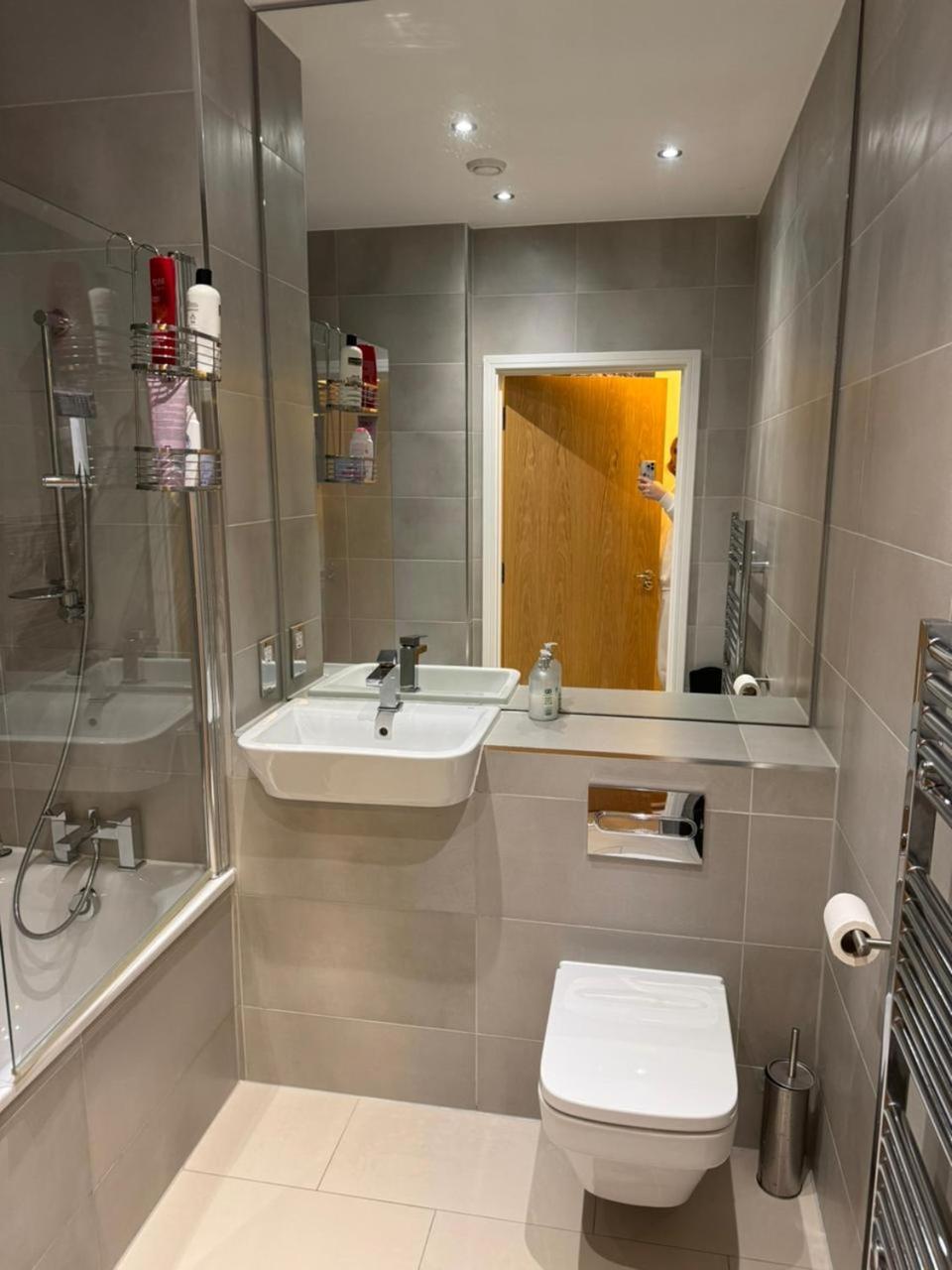 3-bed 2-bath Designer Apt In Canada Water * Londres